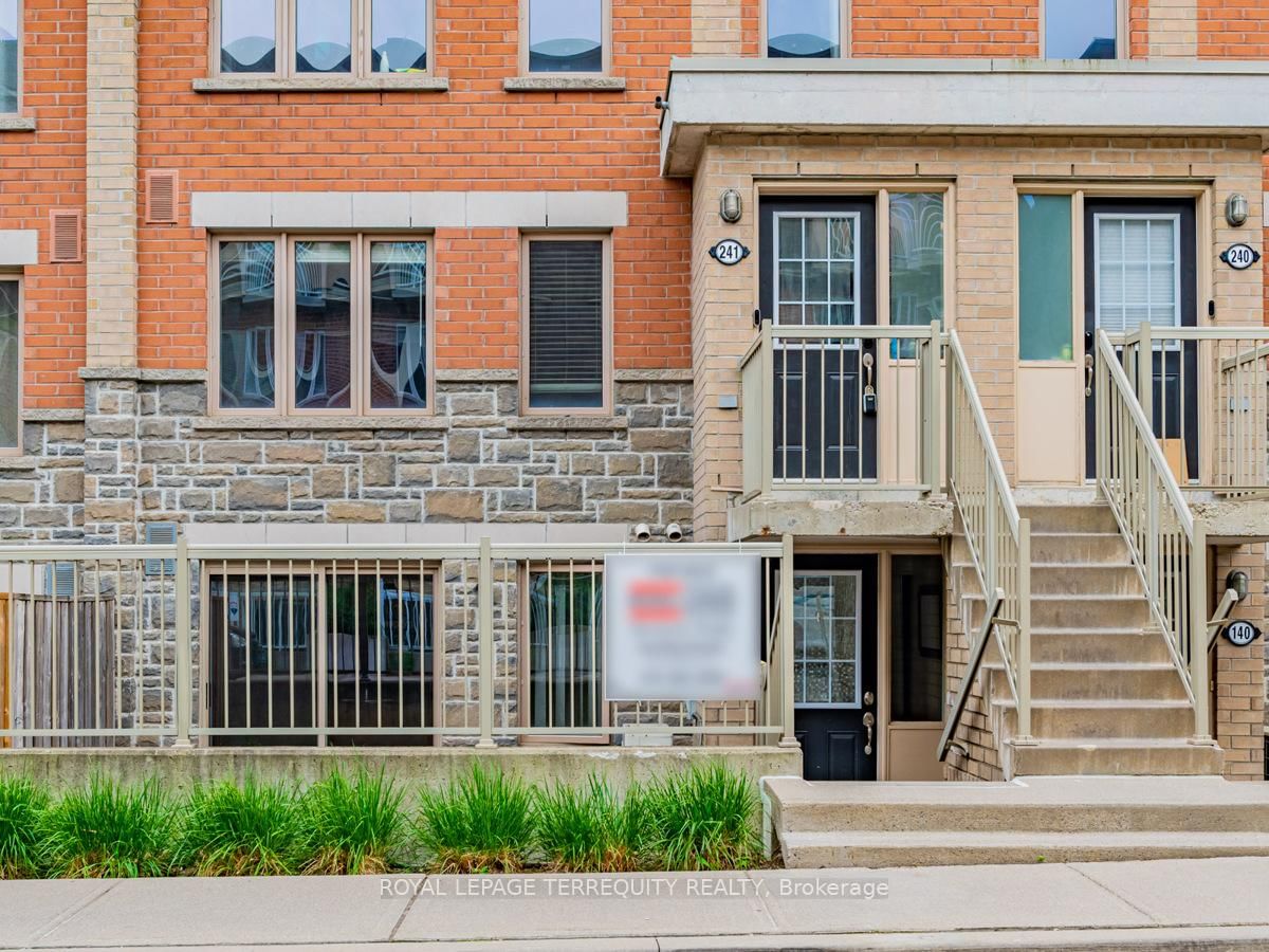 Townhouse for lease at 141-25 Turntable Crescent, Toronto, Dovercourt-Wallace Emerson-Junction, M6H 4K8 - MLS: W11984405