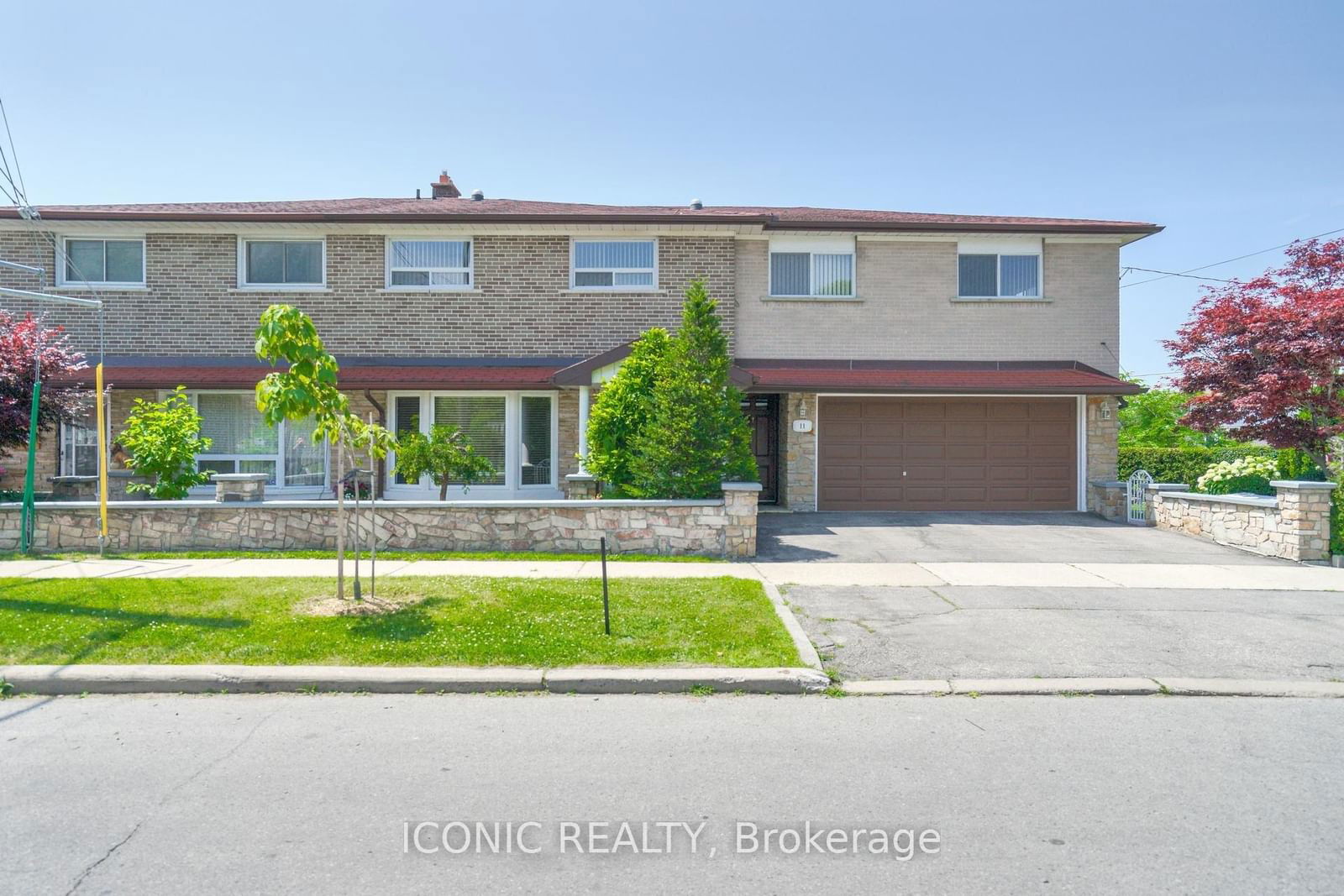 Semi-Detached House sold at 11 Faulkner Crescent, Toronto, Humbermede, M9M 2B9 - MLS: W11984429