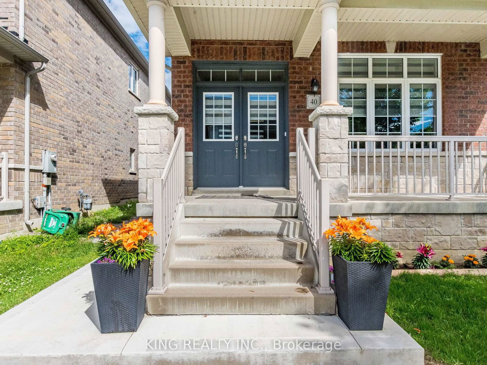 Townhouse for sale at 40 Saint Dennis Road, Brampton, Sandringham-Wellington North, L6R 3W7 - MLS: W11984441