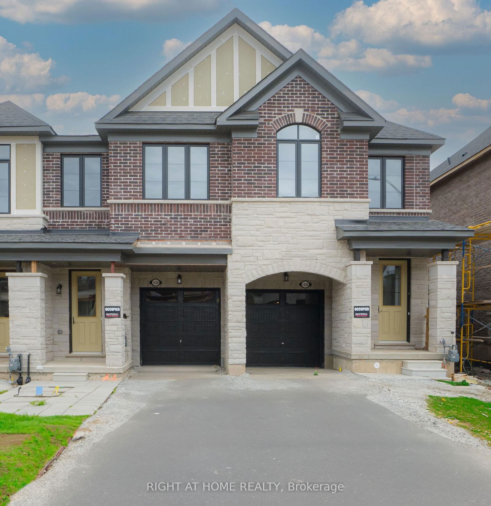 Townhouse for lease at 1428 Almonte Drive, Burlington, Tyandaga, L7P 0V8 - MLS: W11984507