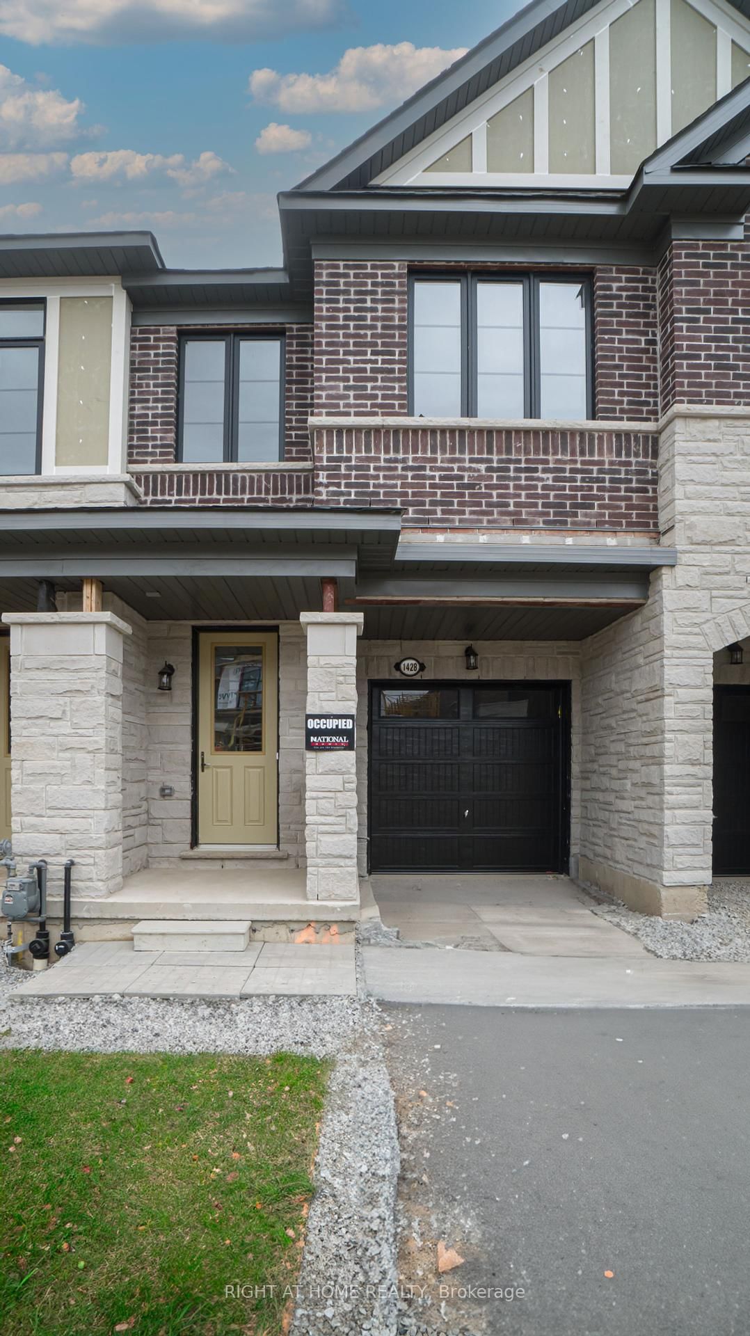 Townhouse for lease at 1428 Almonte Drive, Burlington, Tyandaga, L7P 0V8 - MLS: W11984507