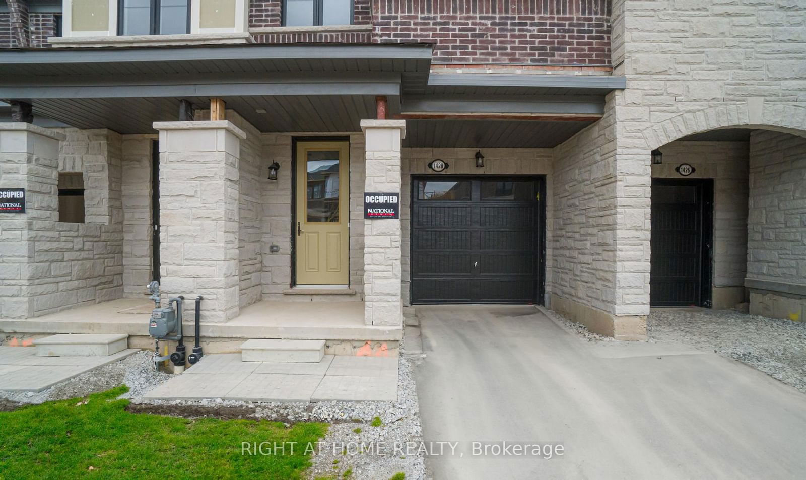 Townhouse for lease at 1428 Almonte Drive, Burlington, Tyandaga, L7P 0V8 - MLS: W11984507