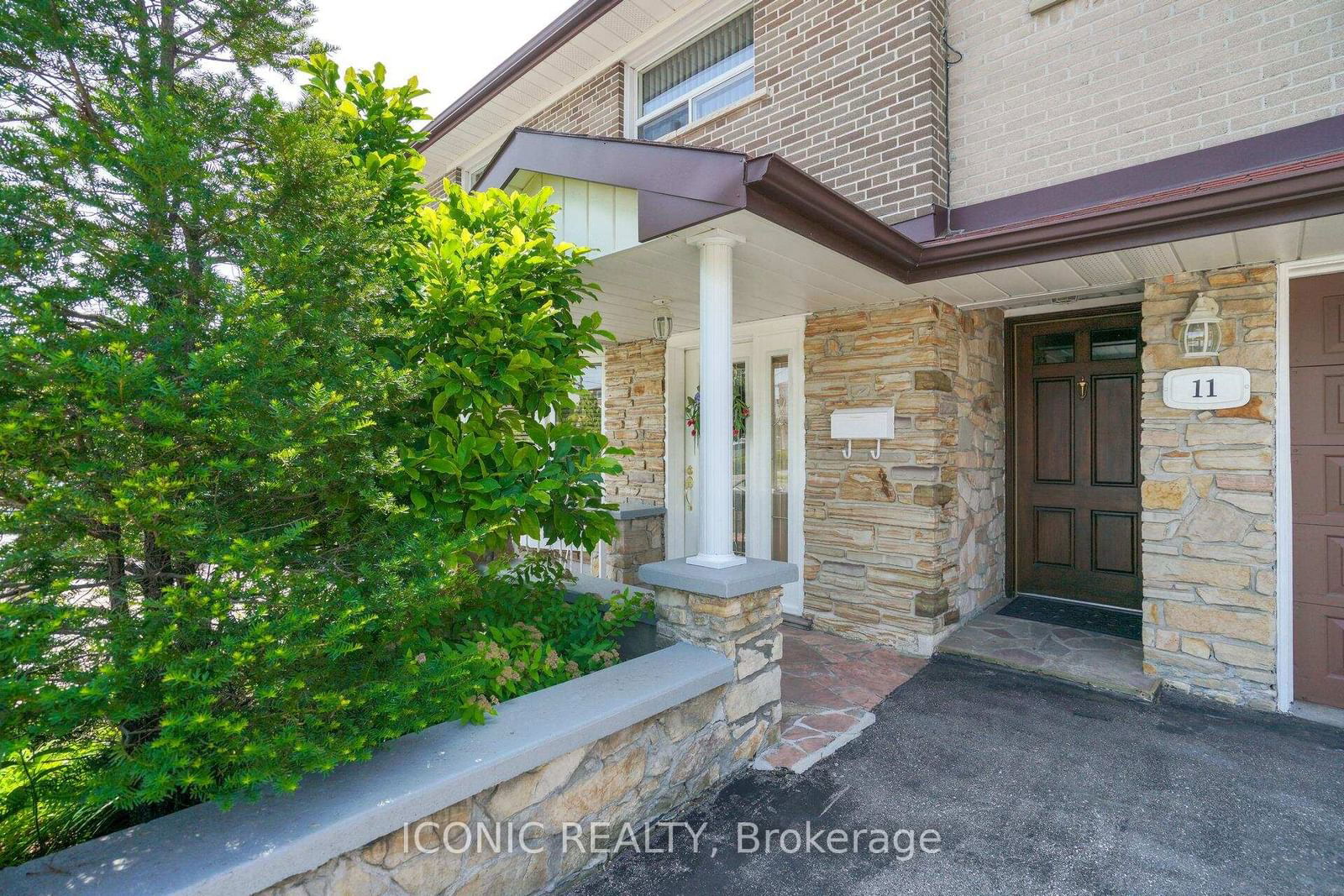 Semi-Detached House for sale at 11 Faulkner Crescent, Toronto, Humbermede, M9M 2B9 - MLS: W11984565