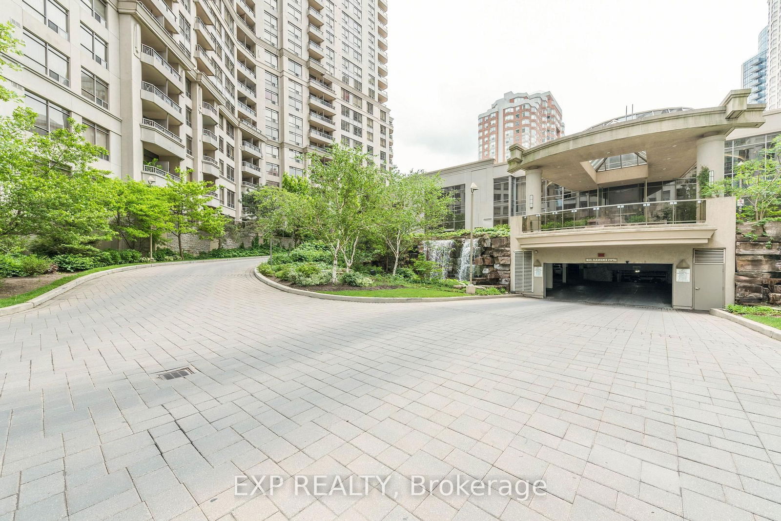 Condo for sale at 121-3888 Duke Of York Boulevard, Mississauga, City Centre, L5B 4P5 - MLS: W11984723