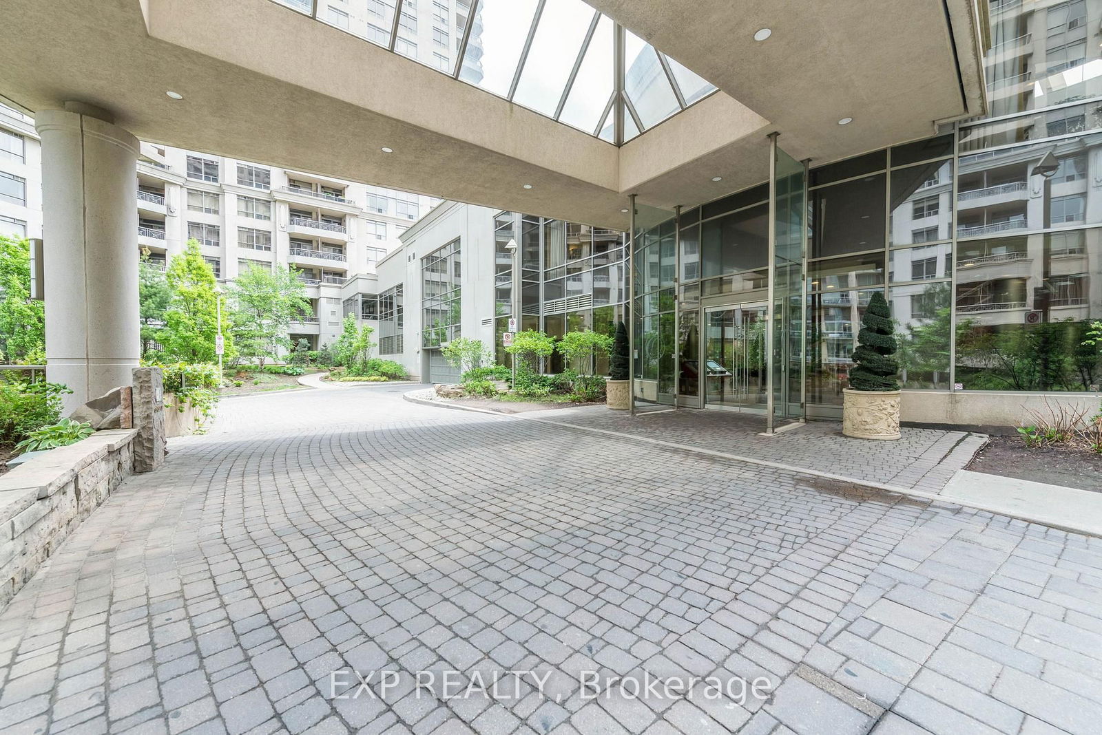 Condo for sale at 121-3888 Duke Of York Boulevard, Mississauga, City Centre, L5B 4P5 - MLS: W11984723