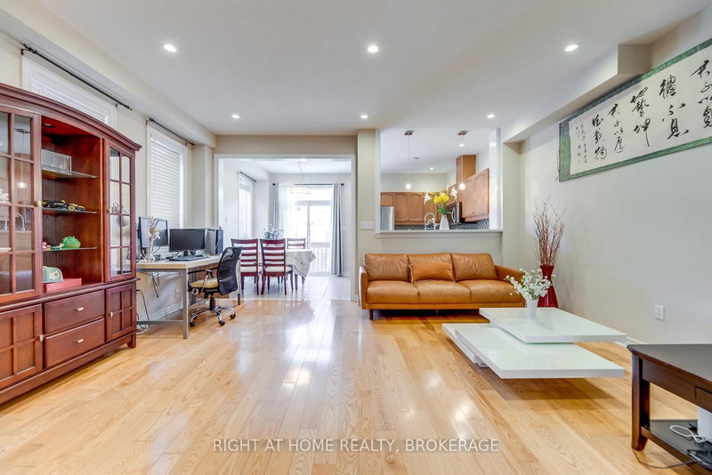 3402 Fountain Park Ave, Mississauga, L5M 7E3 | Image 3