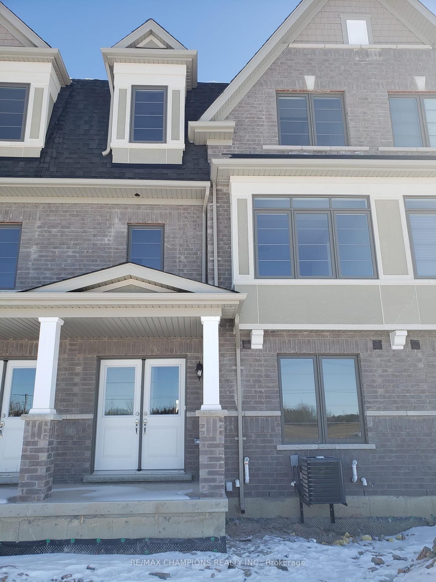 Townhouse for lease at 100 Fruitvale Circle, Brampton, Northwest Brampton, L7A 5B9 - MLS: W11984979