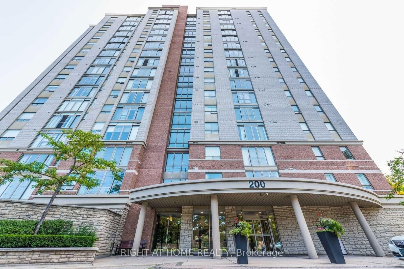 Condo for lease at 709-200 Burnhamthorpe Road, Mississauga, Mississauga Valleys, L5A 4L4 - MLS: W11985294