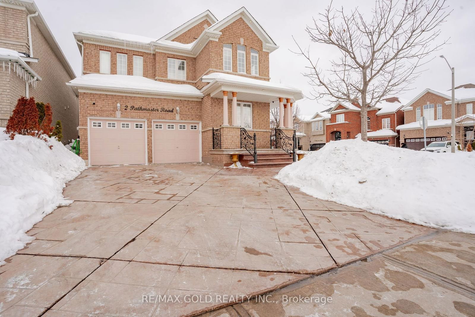 Detached House for sale at 2 Pathmaster Road, Brampton, Bram East, L6P 2G9 - MLS: W11985328