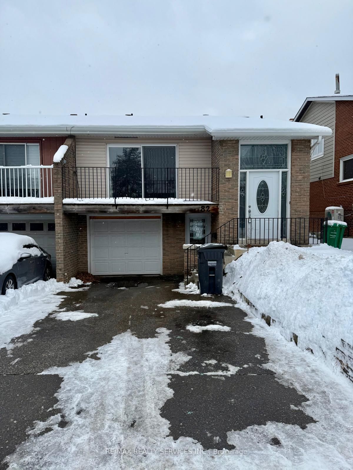 Semi-Detached House for lease at 82 Camberley Crescent, Brampton, Brampton North, L6V 3L4 - MLS: W11985443