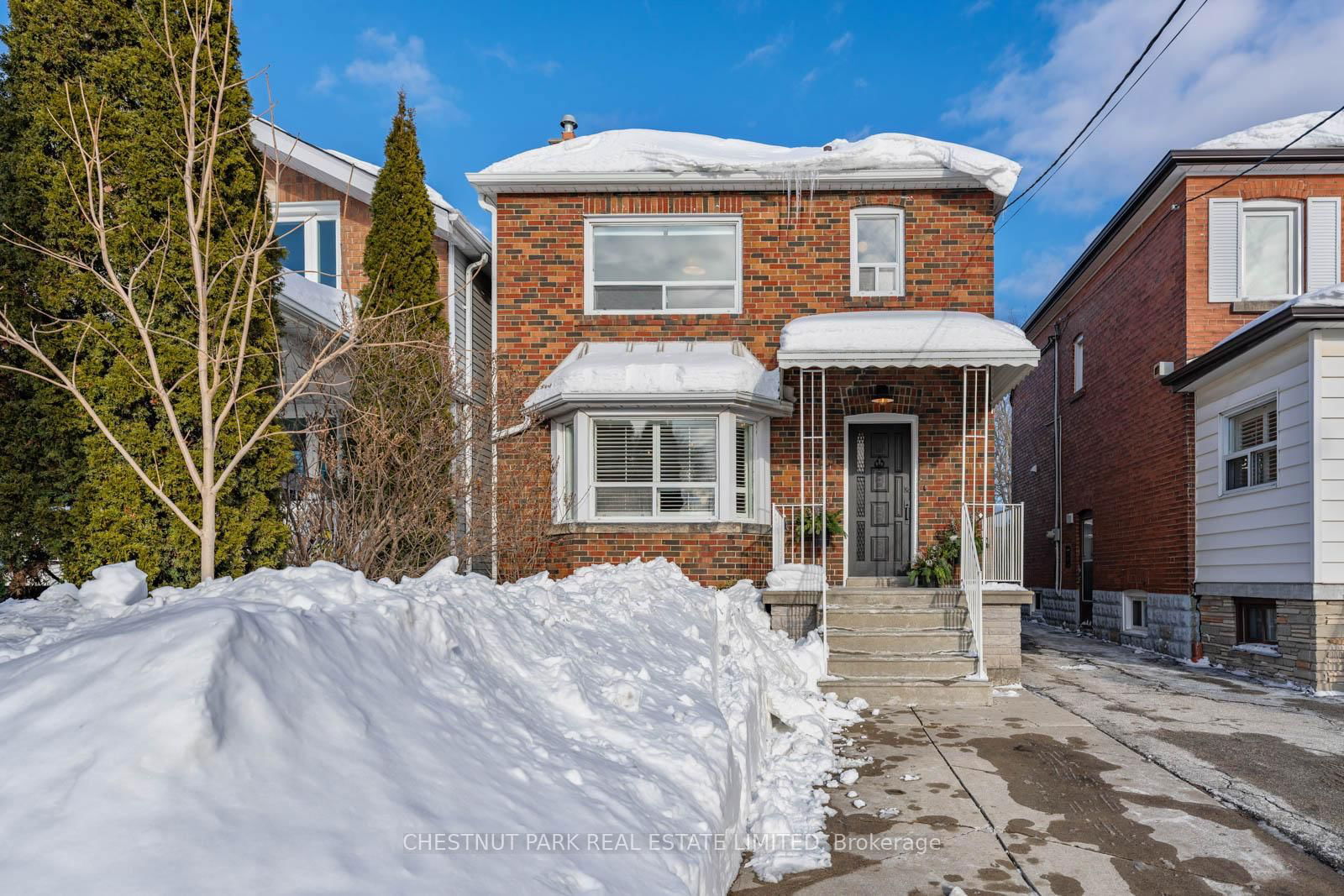 Detached House for sale at 39 Miranda Avenue, Toronto, Briar Hill-Belgravia, M6E 4G3 - MLS: W11985519