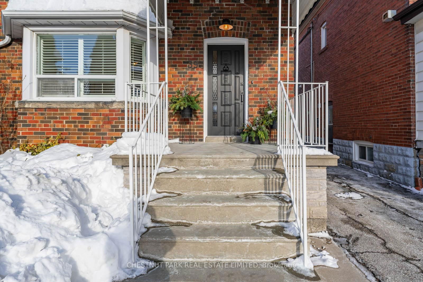 Detached House for sale at 39 Miranda Avenue, Toronto, Briar Hill-Belgravia, M6E 4G3 - MLS: W11985519