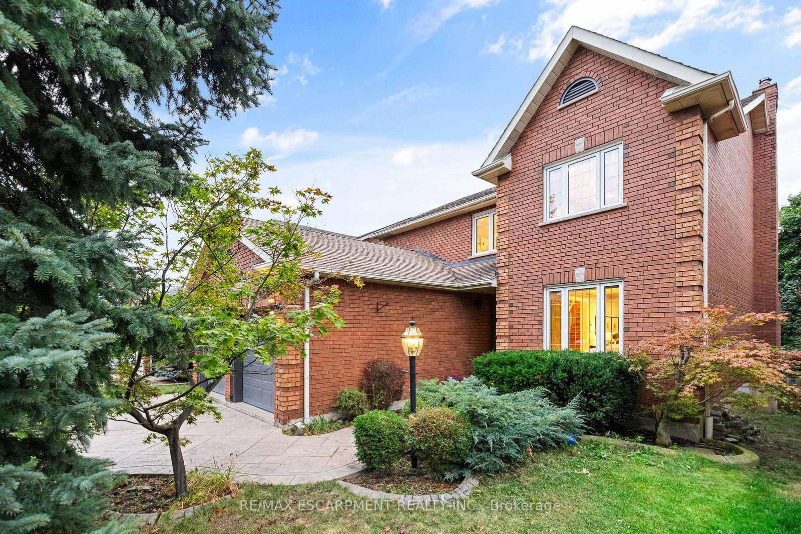 Detached House for sale at 2939 Harvey Crescent, Mississauga, Erin Mills, L5L 4V9 - MLS: W11985752