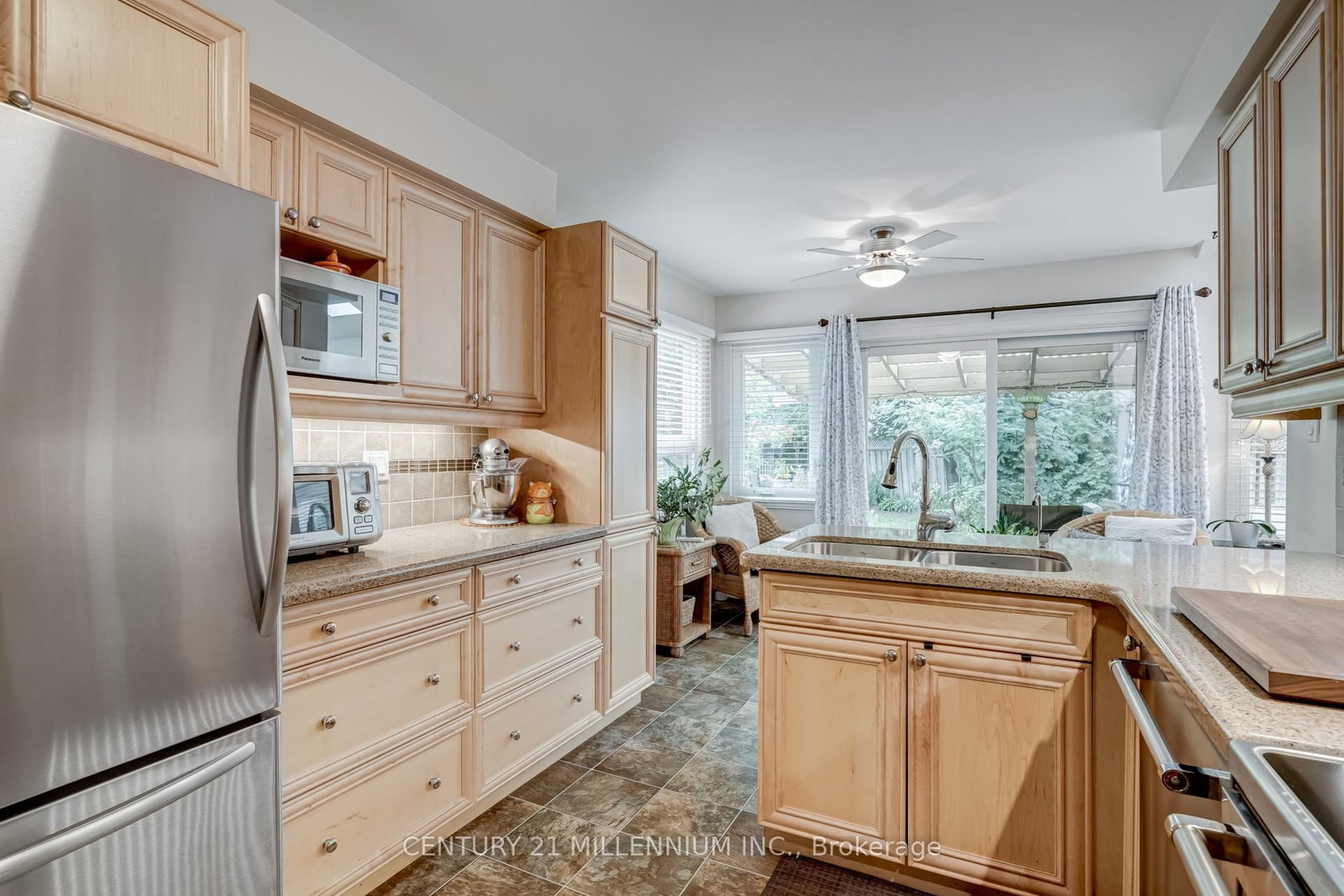 Listing Image 11