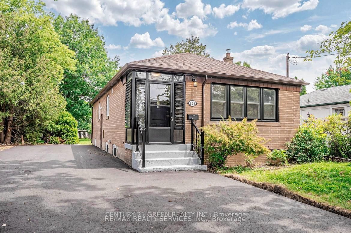 Detached House for lease at 124 Mcmurchy Avenue, Brampton, Brampton South, L6Y 1Y9 - MLS: W11985977