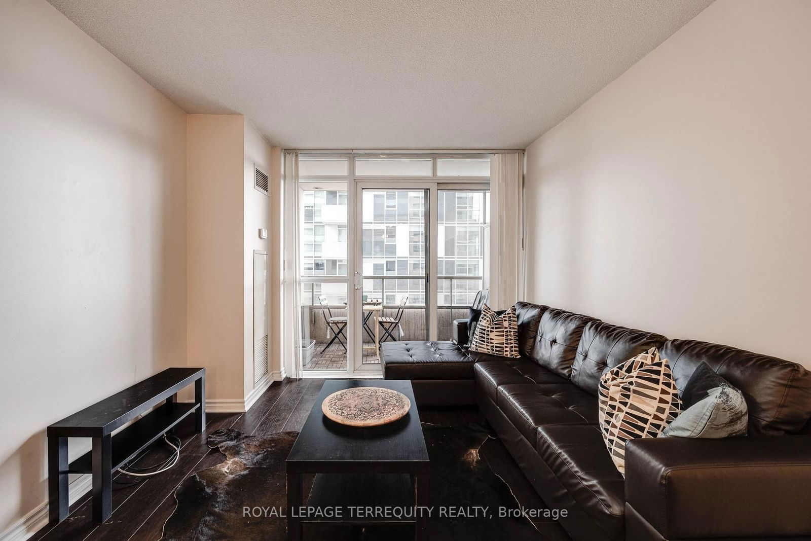 Condo for lease at 1915-5233 Dundas Street, Toronto, Islington-City Centre West, M9B 6M1 - MLS: W11986221