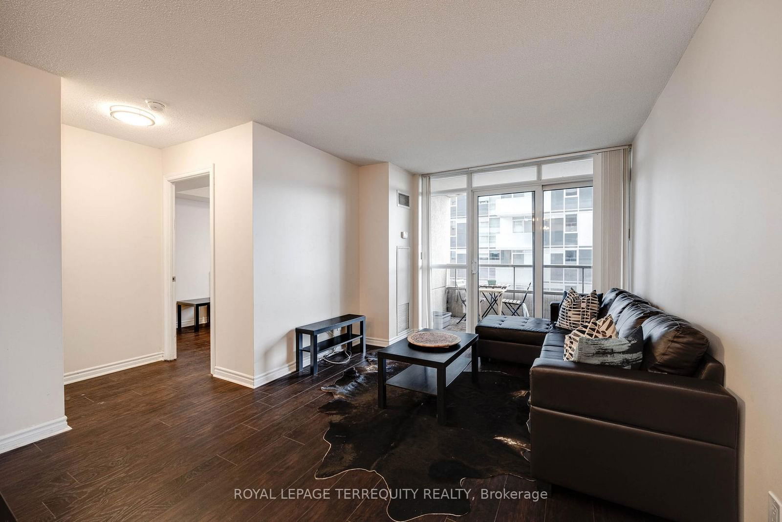 Condo for lease at 1915-5233 Dundas Street, Toronto, Islington-City Centre West, M9B 6M1 - MLS: W11986221