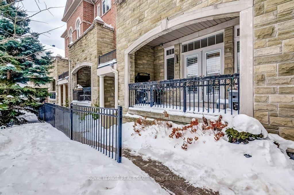 Townhouse for sale at 17 Clockwork Lane, Toronto, Stonegate-Queensway, M8Y 4H5 - MLS: W11986514