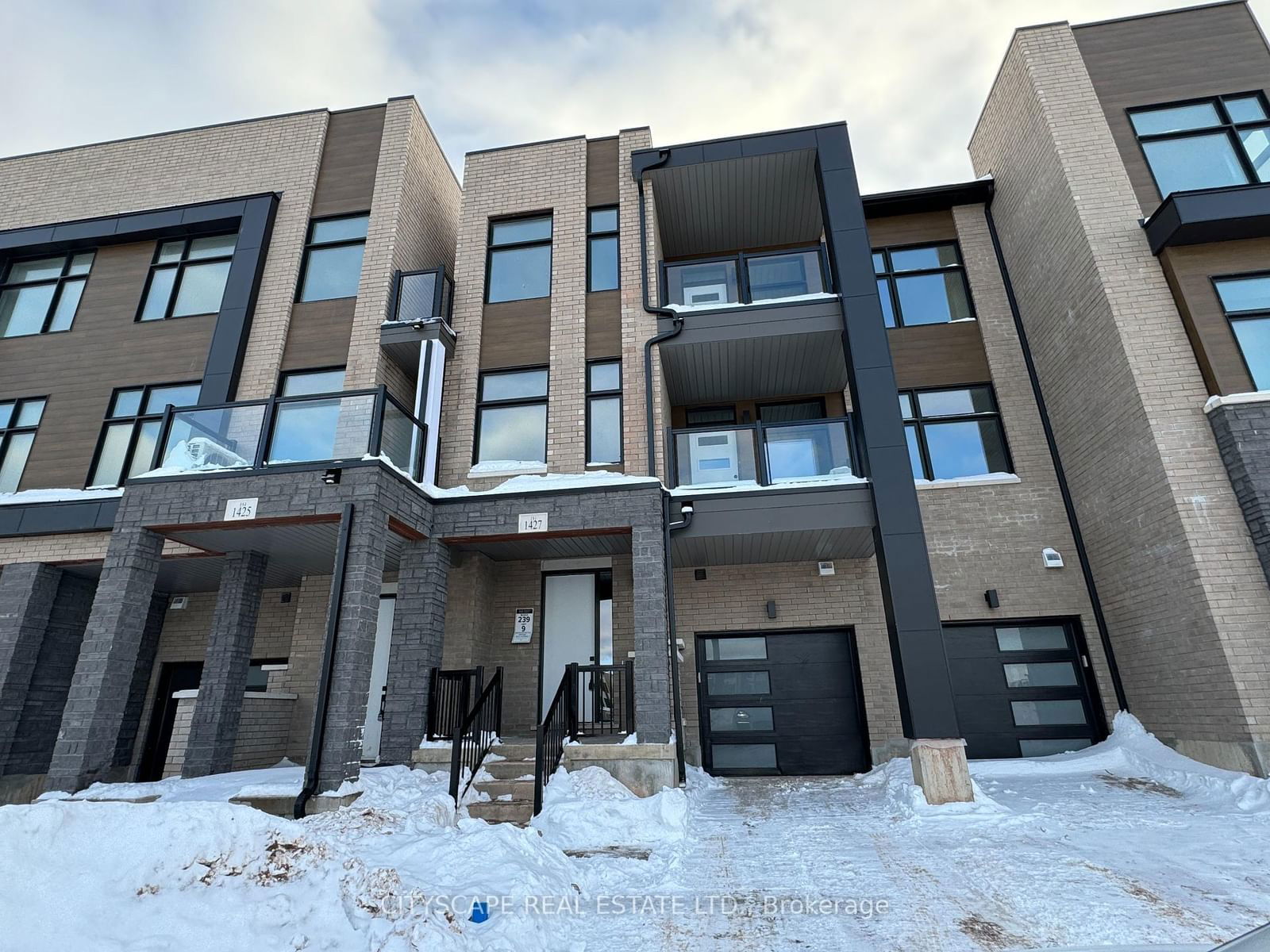 Townhouse for lease at 1427 Courtleigh Trail, Oakville, Rural Oakville, L6H 7Y8 - MLS: W11986791