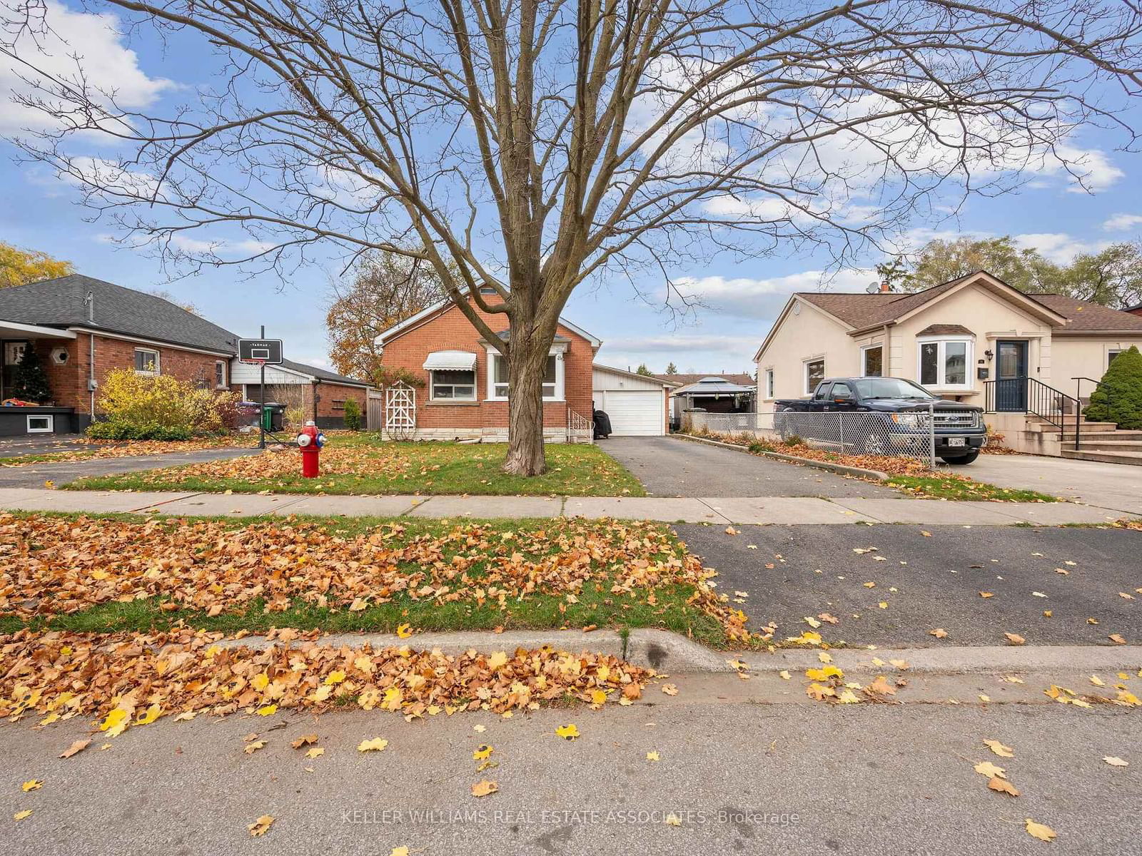 Detached House for sale at 54 Woodward Avenue, Brampton, Brampton North, L6V 1K4 - MLS: W11987025