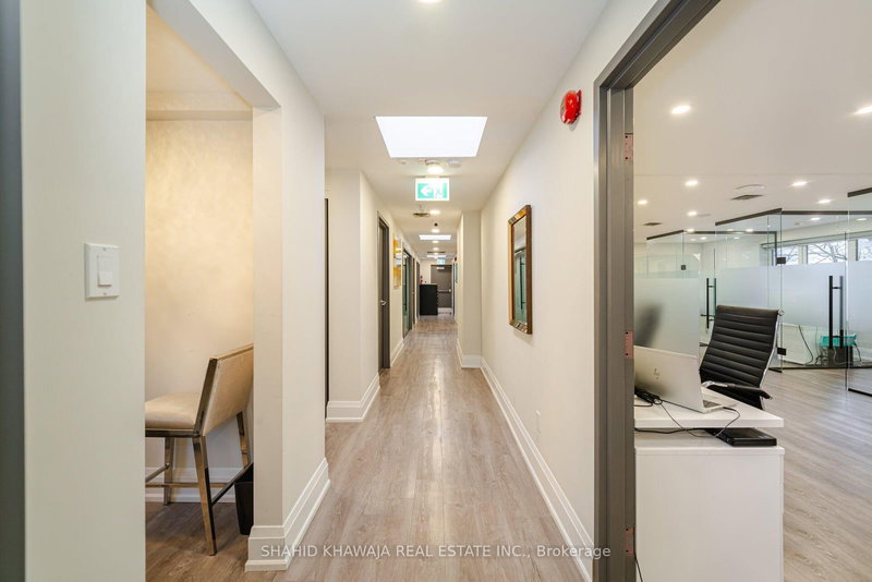 1563 Dundas St W, Mississauga, L5C 1E3 | Image 2