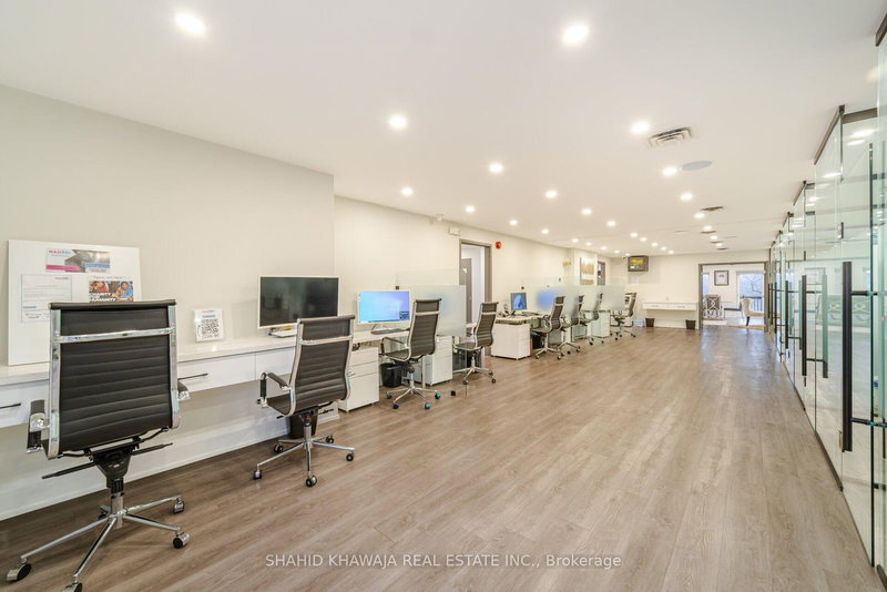 1563 Dundas St W, Mississauga, L5C 1E3 | Image 3