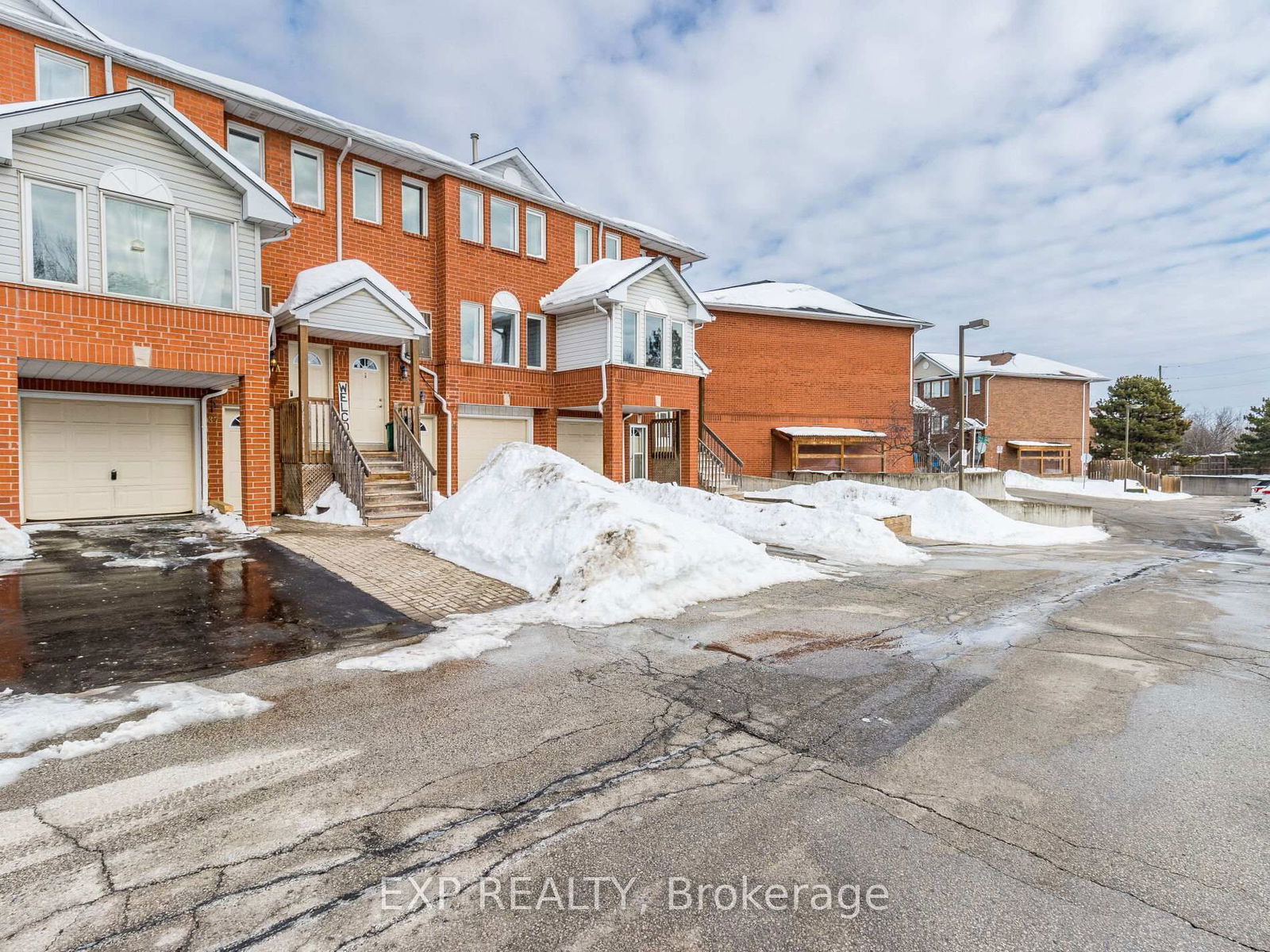 Townhouse for sale at 38-37 Wylie Circle, Halton Hills, Georgetown, L7G 5M1 - MLS: W11987313