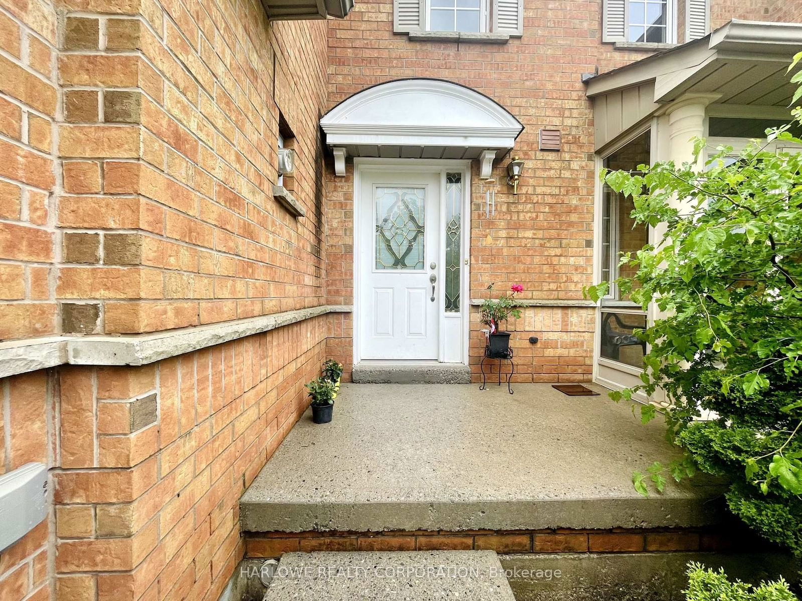 Townhouse for lease at 427 Ravineview Way, Oakville, Iroquois Ridge North, L6H 6S7 - MLS: W11987452