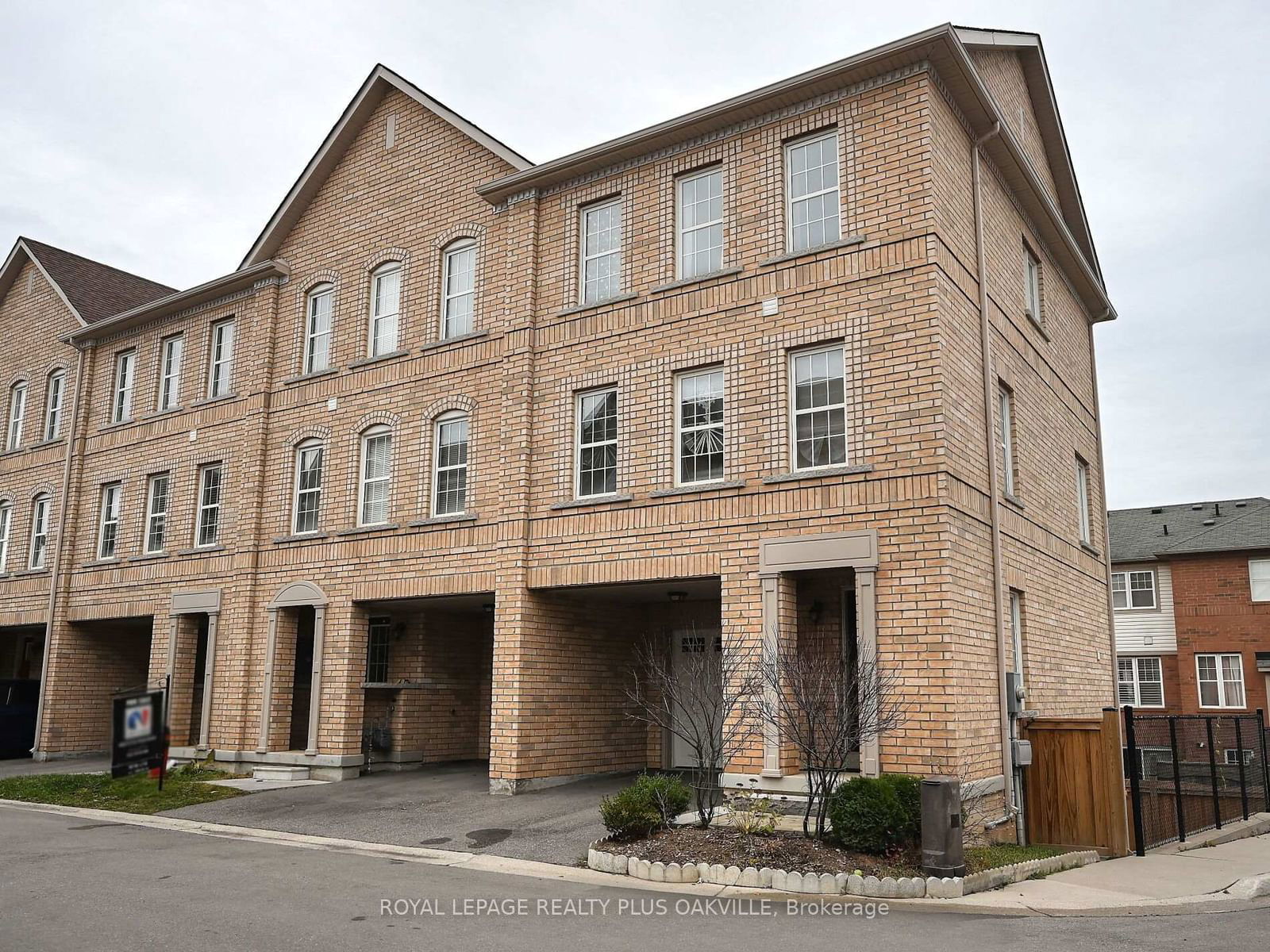 Townhouse for lease at 90-2280 Baronwood Drive, Oakville, 1019 - WM Westmount, L6M 0K4 - MLS: W11987477