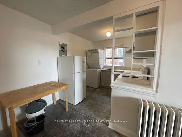 Apt 1 - 1516 Eglinton Avenue