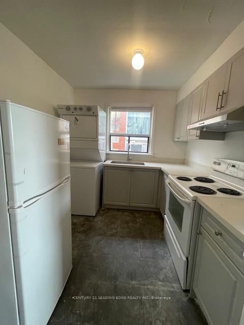 Apt 1 - 1516 Eglinton Avenue