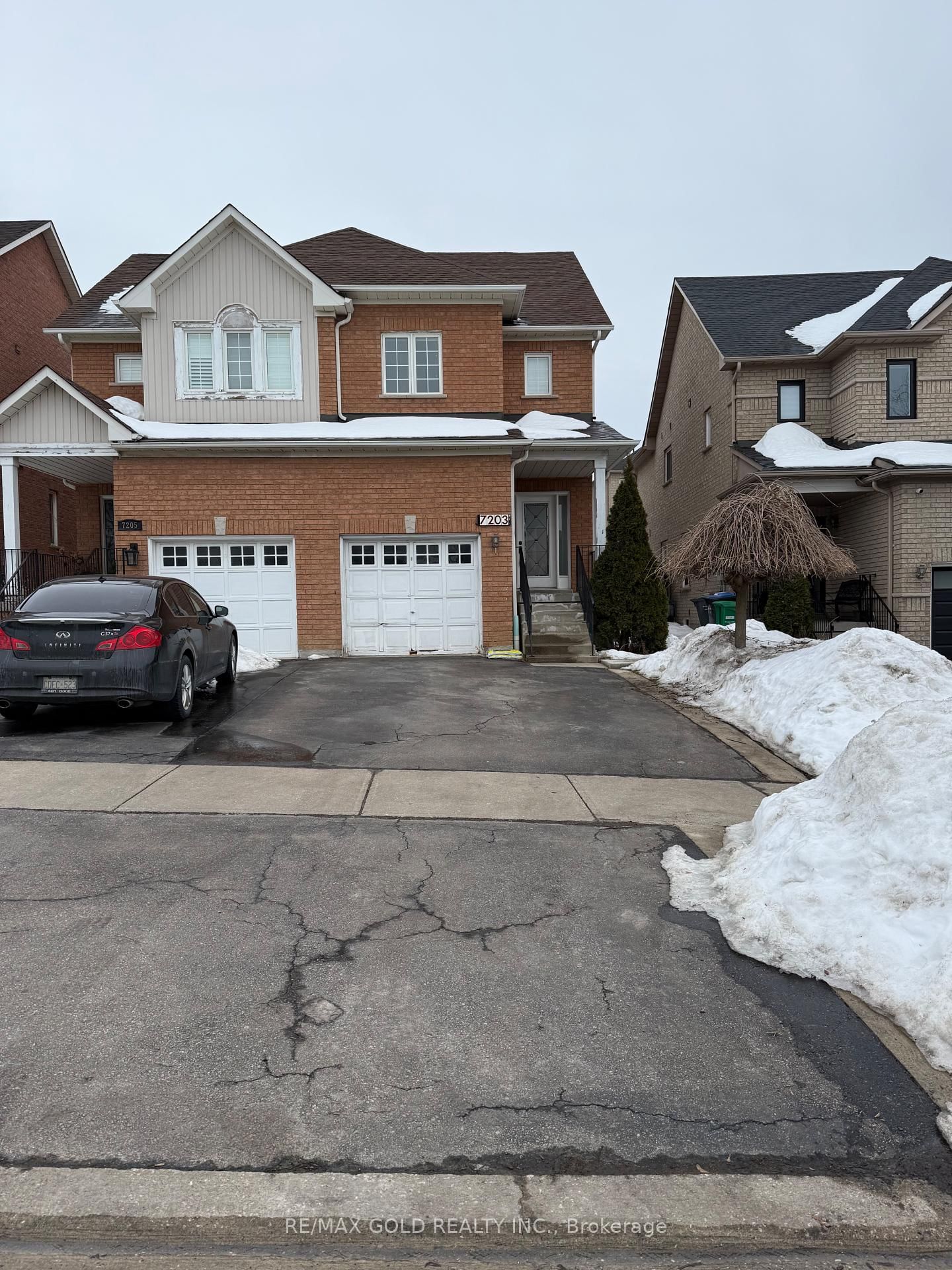 Building at 7203 Sedan Square, Mississauga, Meadowvale Village