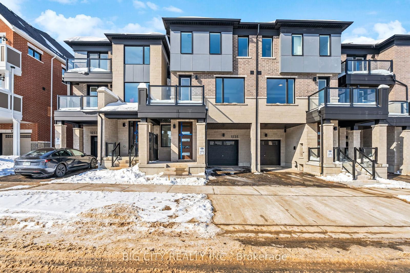 Townhouse for lease at 1235 Poppy Gdns, Oakville, 1009 - JC Joshua Creek, L6H 7Y4 - MLS: W11987532