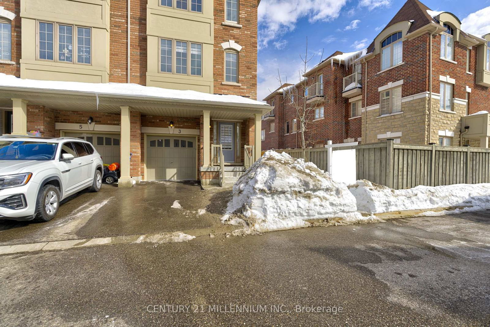 Townhouse for sale at 3 Hobart Gdns, Brampton, Heart Lake East, L6X 0J1 - MLS: W11987593