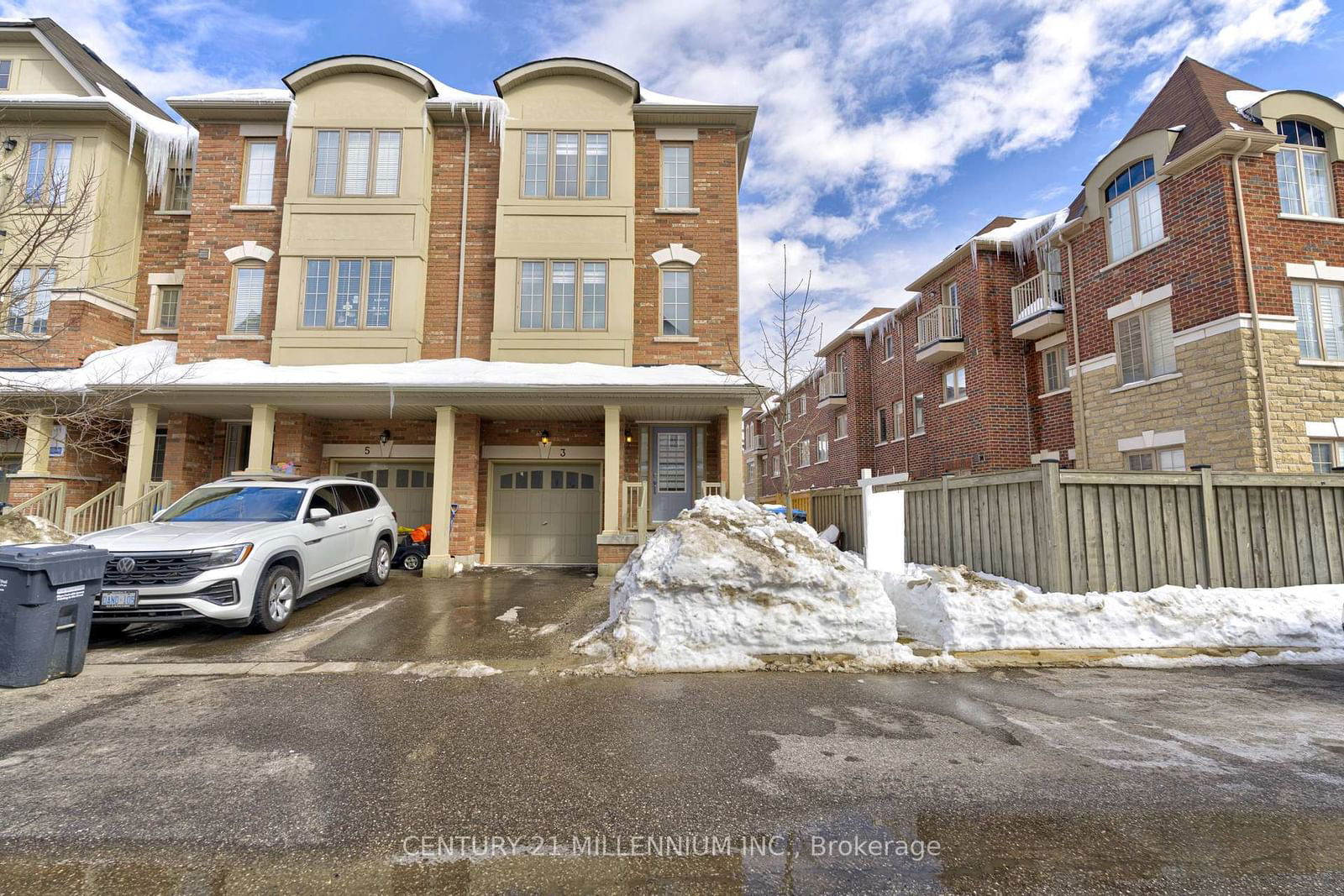 Townhouse for sale at 3 Hobart Gdns, Brampton, Heart Lake East, L6X 0J1 - MLS: W11987593