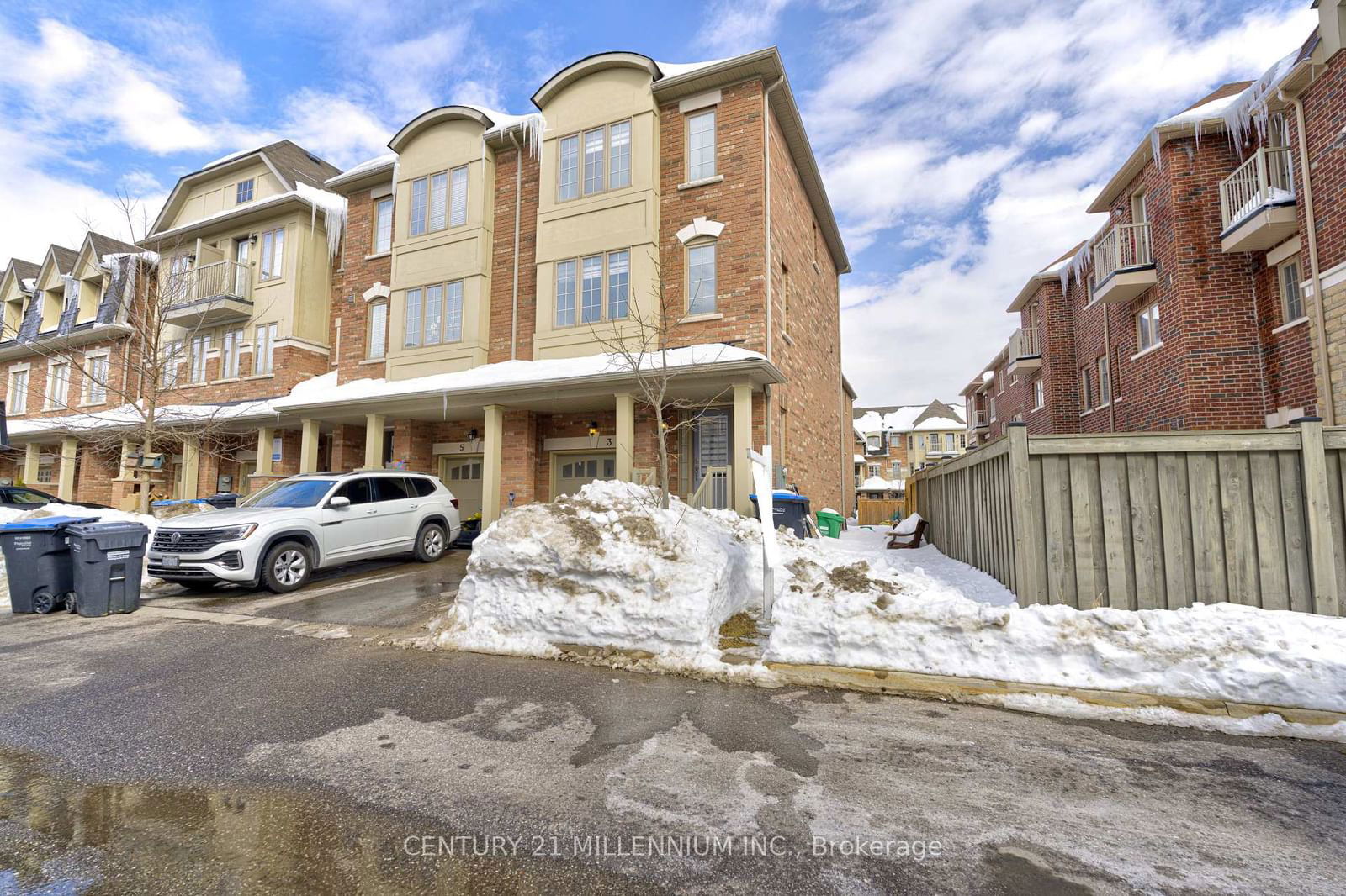 Townhouse for sale at 3 Hobart Gdns, Brampton, Heart Lake East, L6X 0J1 - MLS: W11987593