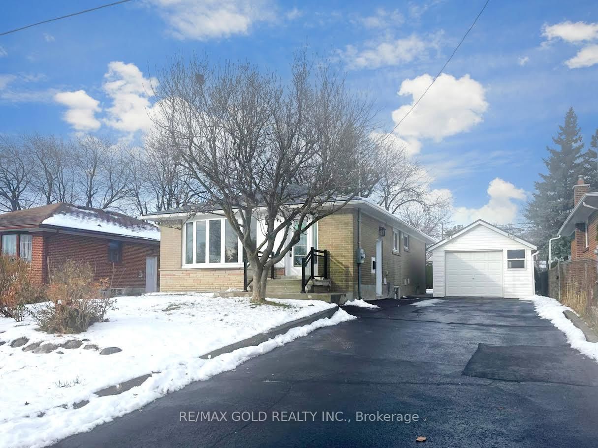 Detached House for sale at 92 Cornwall Road, Brampton, Brampton East, L6W 1N8 - MLS: W11987657