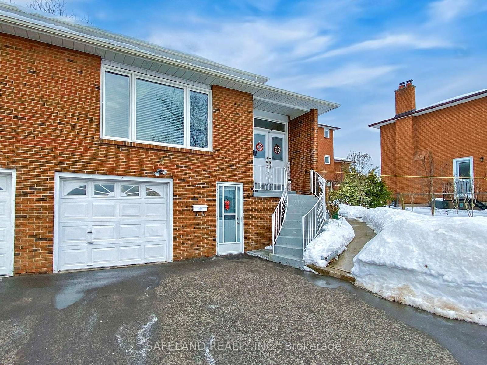 Semi-Detached House for sale at 5 Circuit Court, Toronto, York University Heights, M3J 3B5 - MLS: W11987700