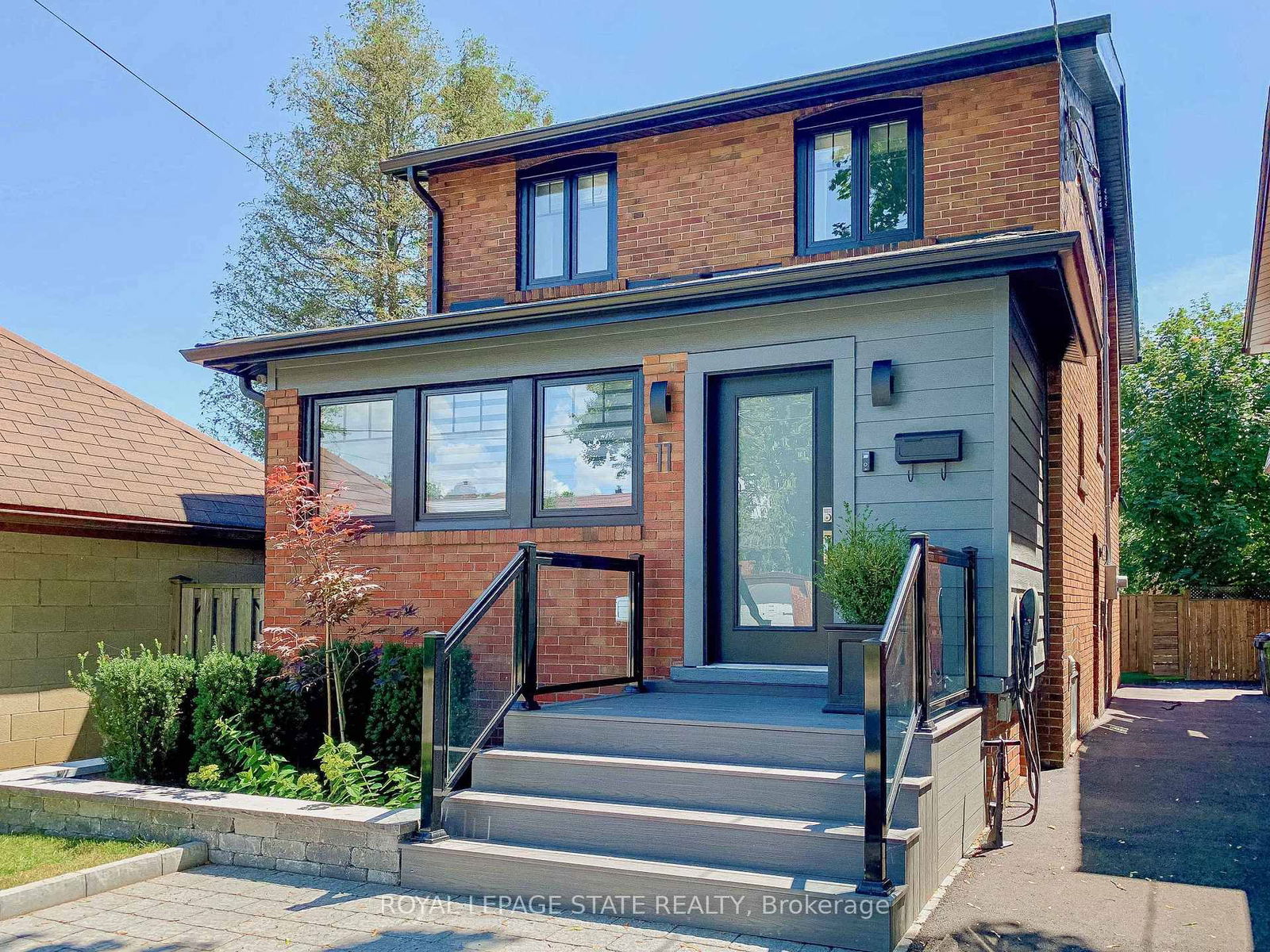 Detached House sold at 11 Albani Street, Toronto, Mimico, M8V 1X3 - MLS: W11987800