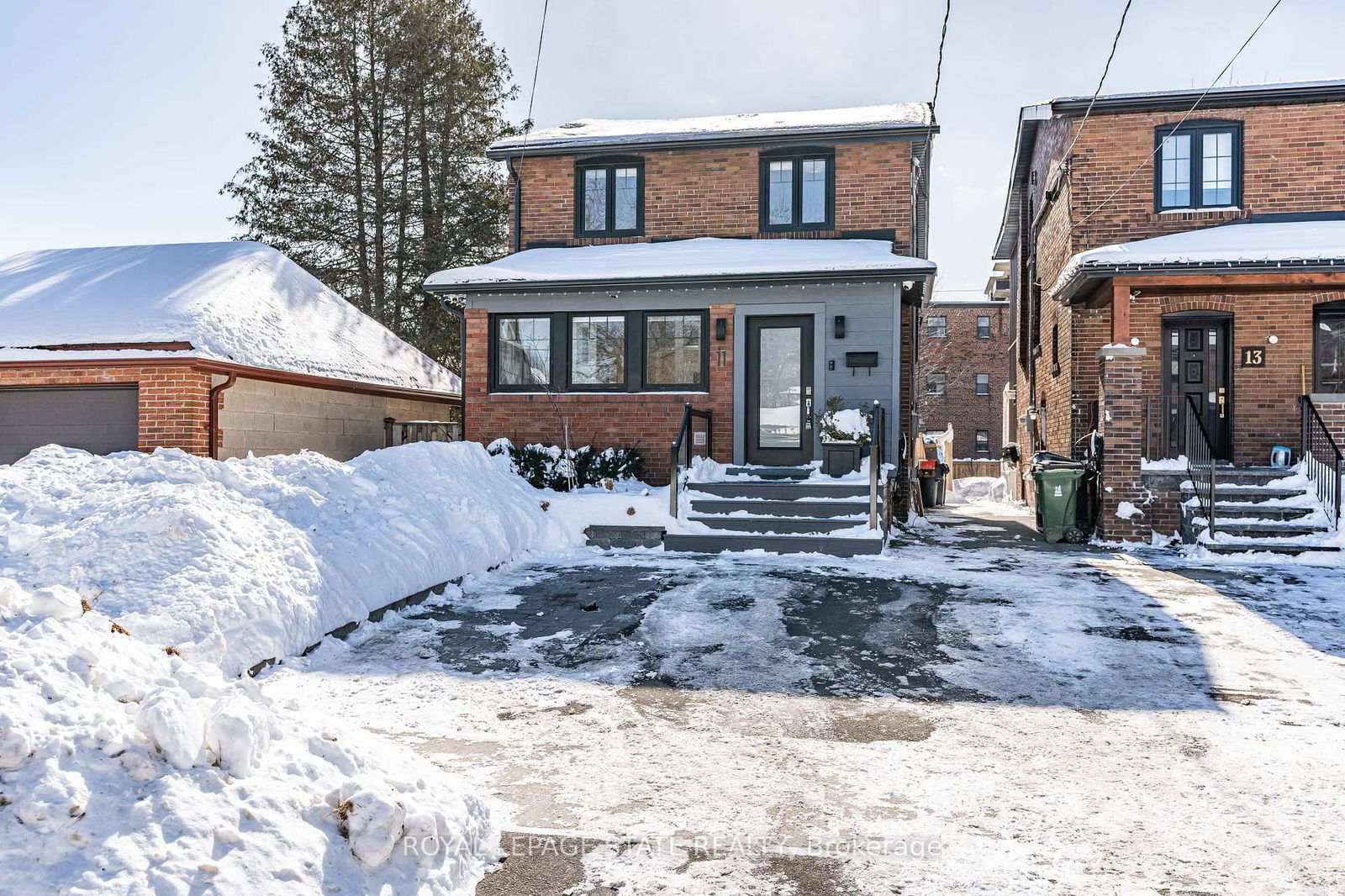 Detached House sold at 11 Albani Street, Toronto, Mimico, M8V 1X3 - MLS: W11987800