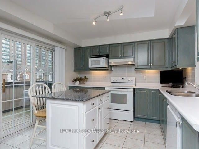 Townhouse for lease at 38-199 Hillcrest Avenue, Mississauga, Cooksville, L5B 4L5 - MLS: W11987862