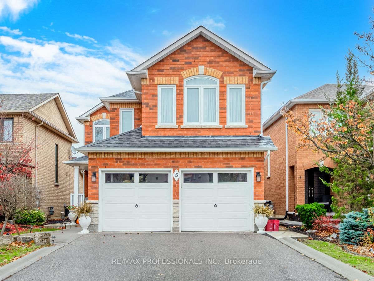 Detached House for sale at 5 Country Stroll Crescent, Caledon, Bolton West, L7E 2H4 - MLS: W11987947