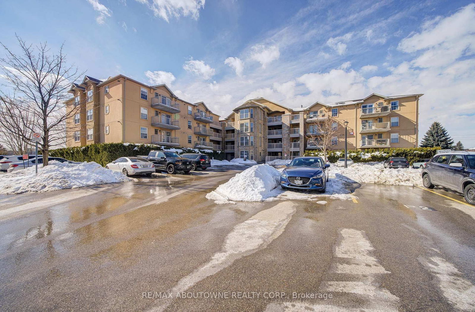 Condo leased at 109-1490 Bishops Gate, Oakville, GA Glen Abbey, L6M 4N3 - MLS: W11988001