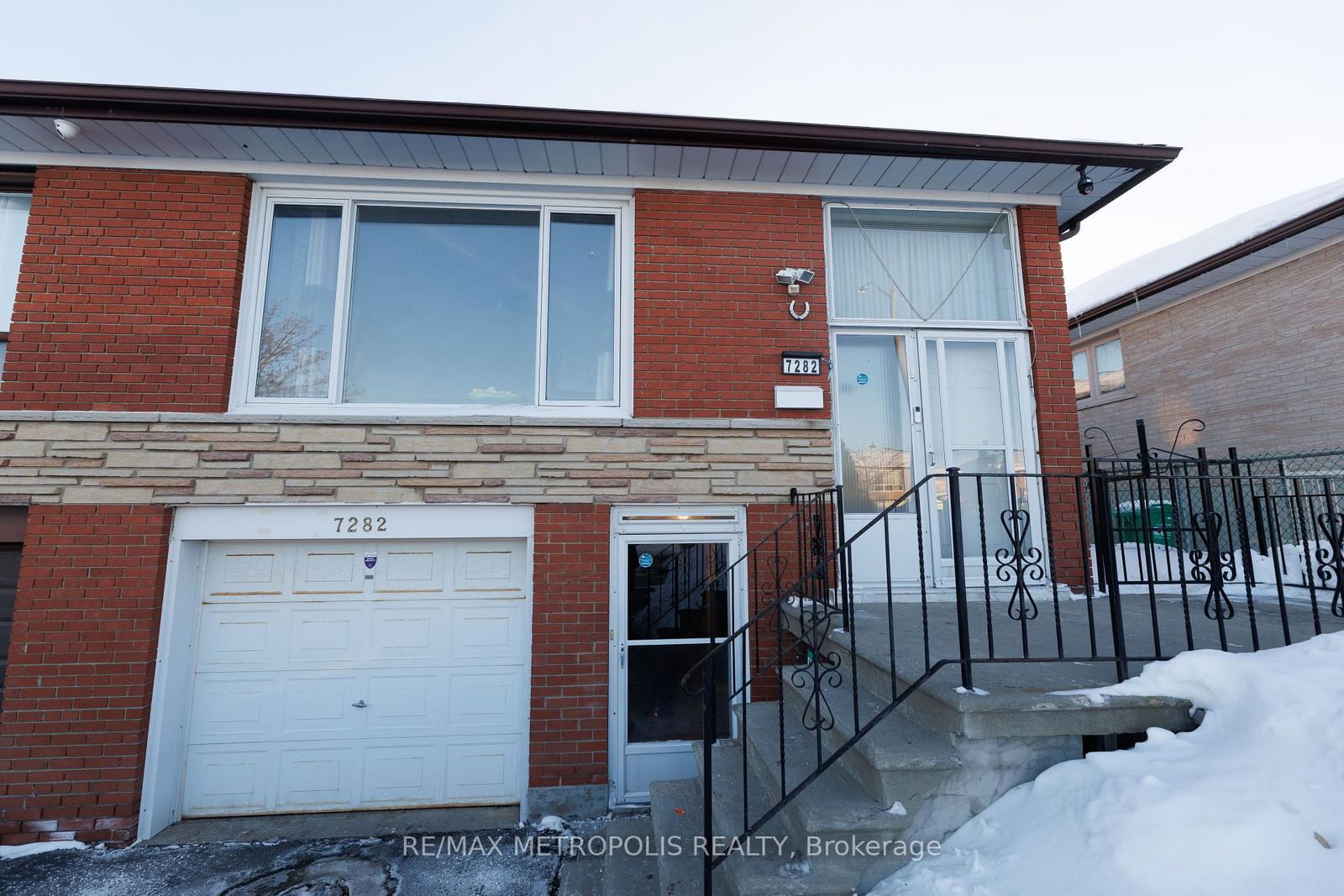 Semi-Detached House for sale at 7282 Shallford Road, Mississauga, Malton, L4T 2P7 - MLS: W11988061