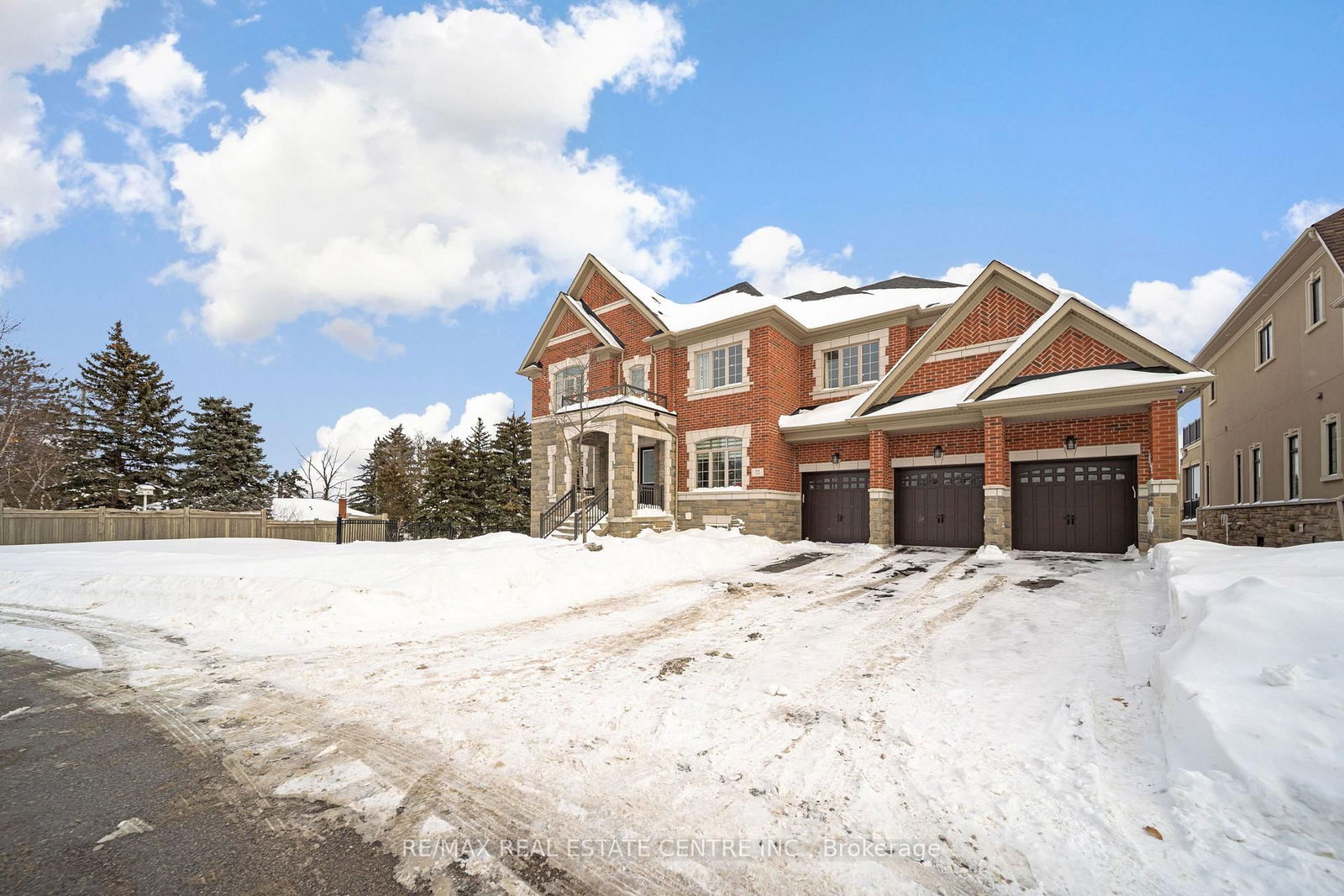 Detached House for sale at 72 BELLADONNA Circle, Brampton, Toronto Gore Rural Estate, L6P 4B6 - MLS: W11988084