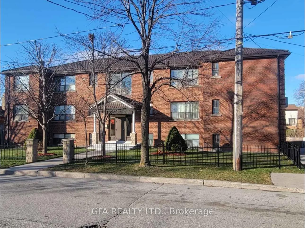 Building at 16 Arrowsmith Avenue, Toronto, Brookhaven-Amesbury