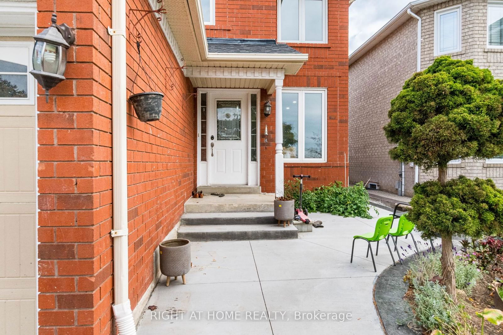 Detached House for lease at Upper-5579 Whitehorn Avenue, Mississauga, East Credit, L5V 2E2 - MLS: W11988179