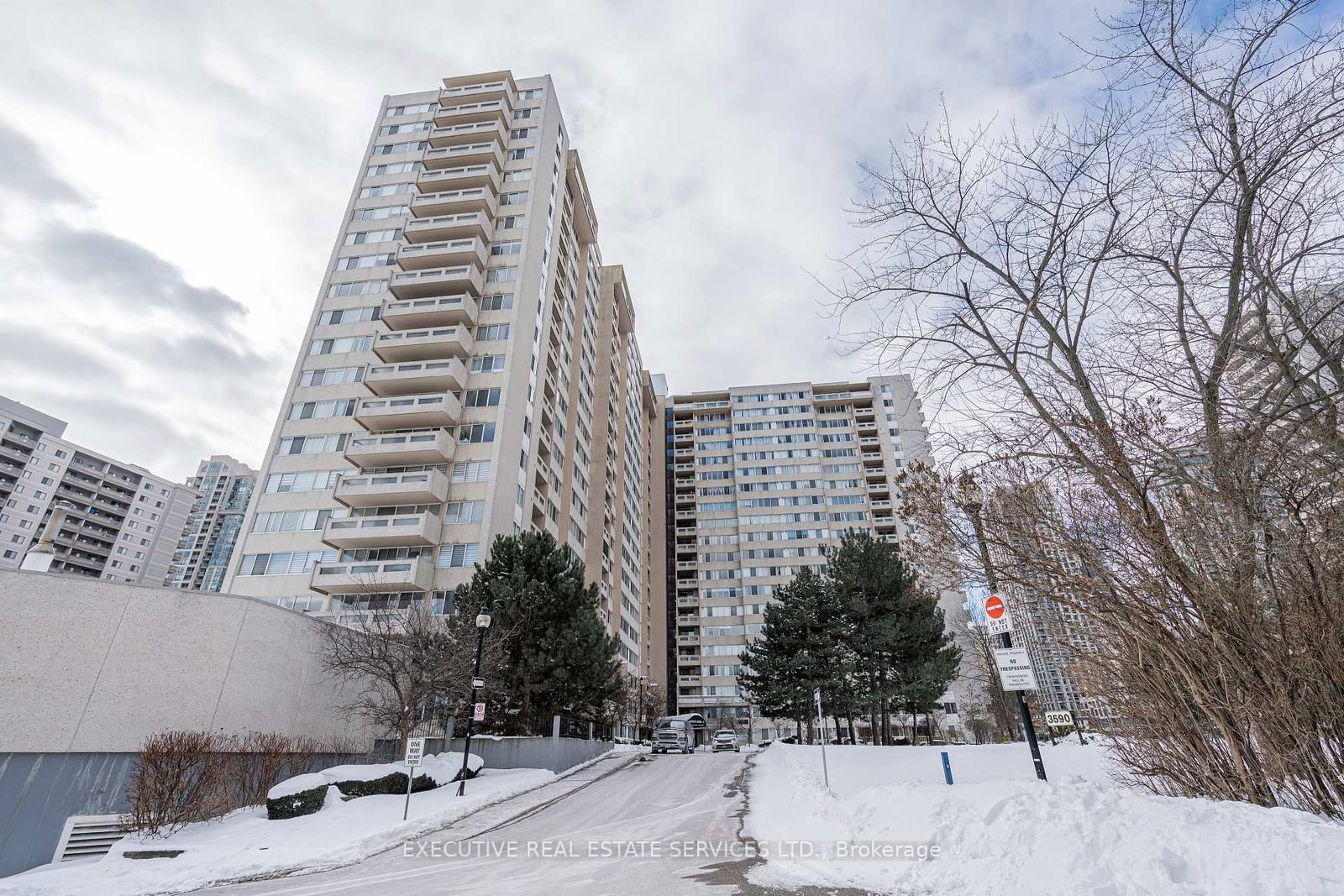 Condo for sale at 1810-3590 Kaneff Crescent, Mississauga, Mississauga Valleys, L5A 3X3 - MLS: W11988571