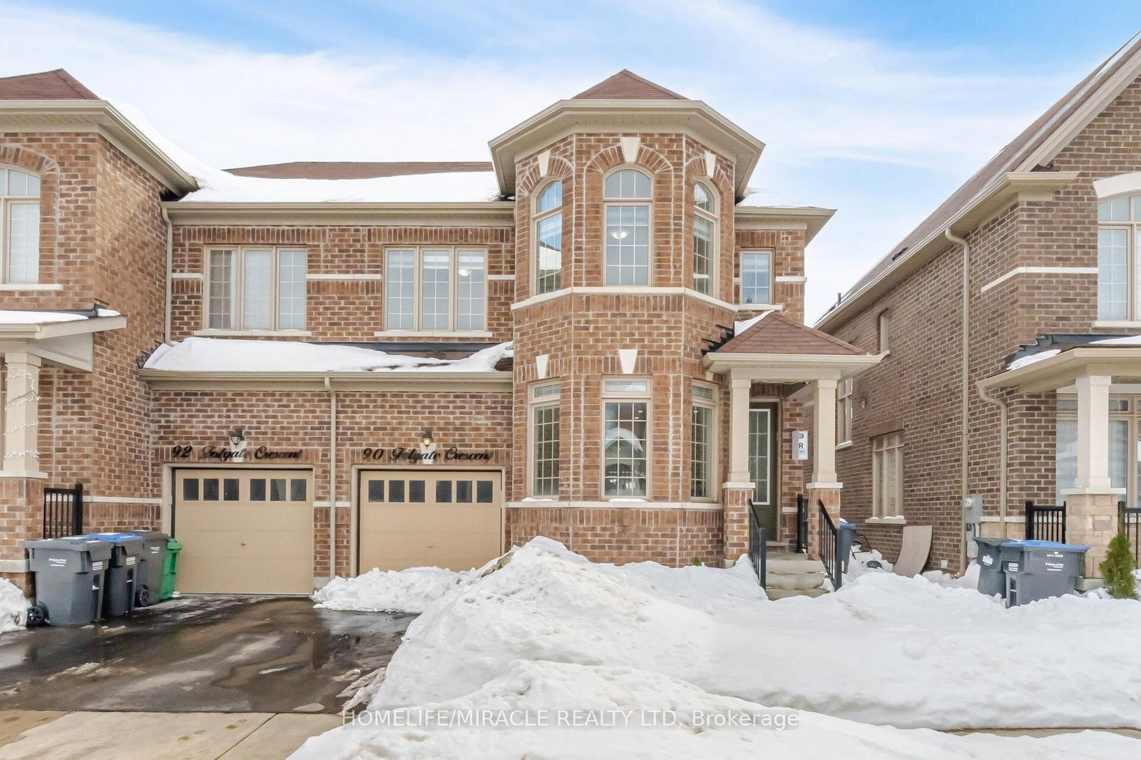 Semi-Detached House for sale at 90 Folgate Crescent, Brampton, Sandringham-Wellington North, L6R 4A7 - MLS: W11988989