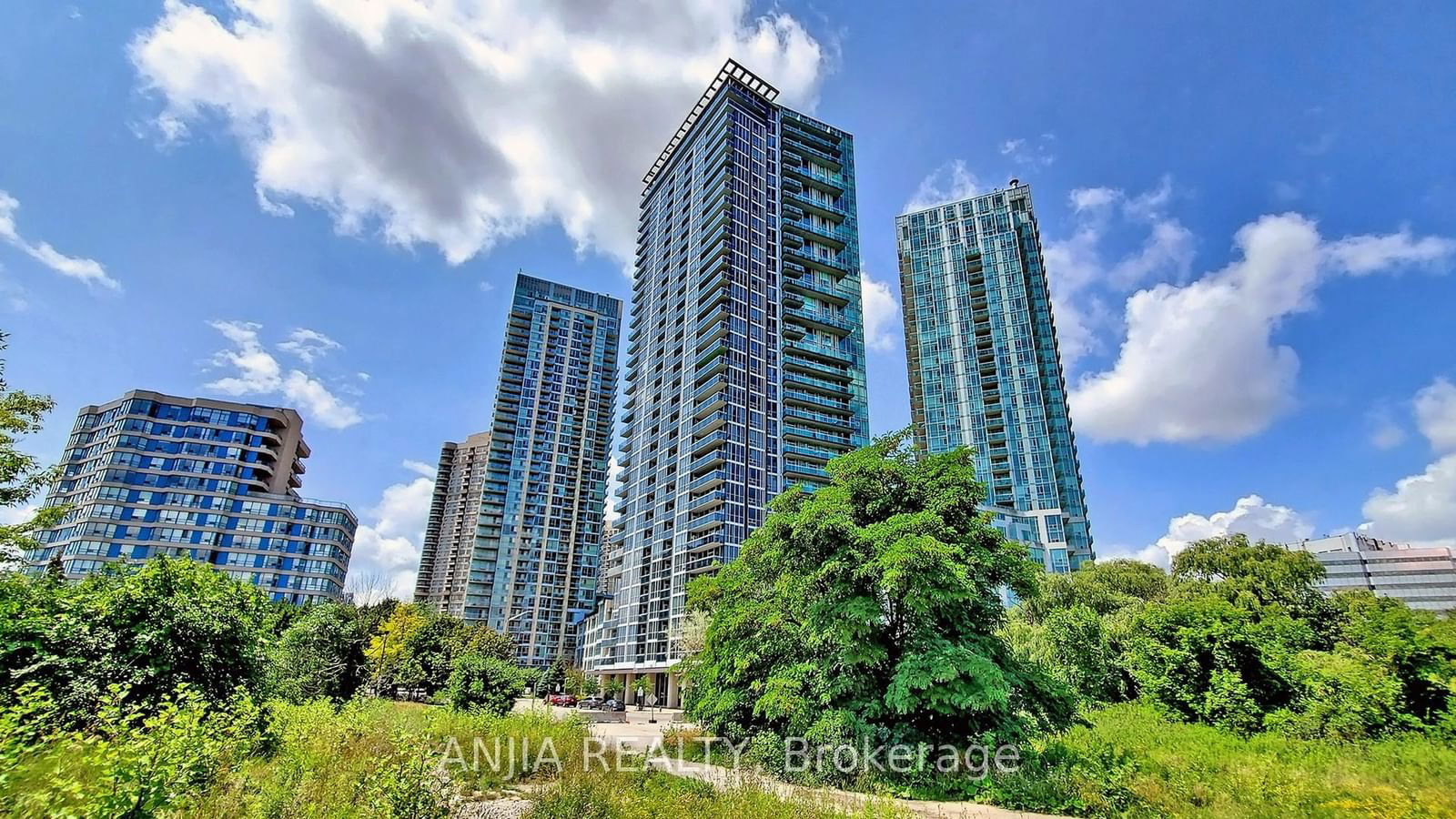 Condo for lease at 1208-223 Webb Drive, Mississauga, City Centre, L5B 0E8 - MLS: W11989128